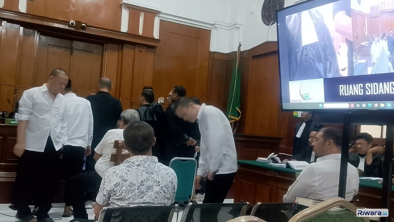 Sidang penipuan lintas negara yang melibatkan puluhan WNA di PN Surabaya